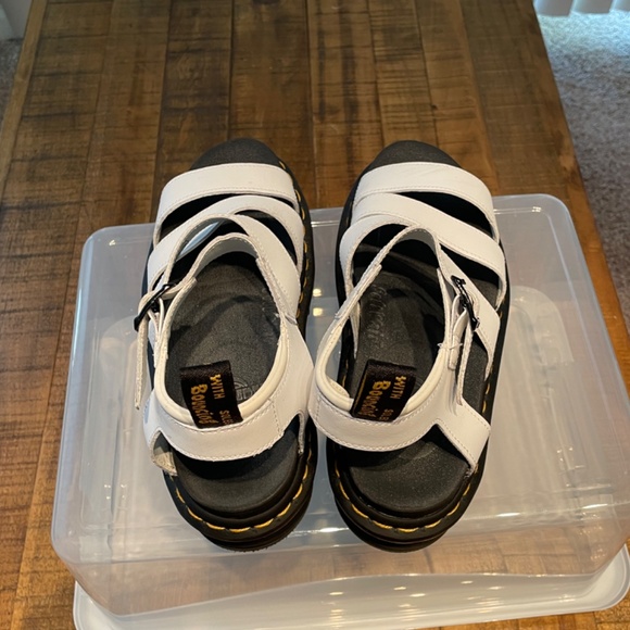 Doc Martens BLAIRE HYDRO LEATHER STRAP SANDALS NEW WITHOUT TAGS - Picture 4 of 5